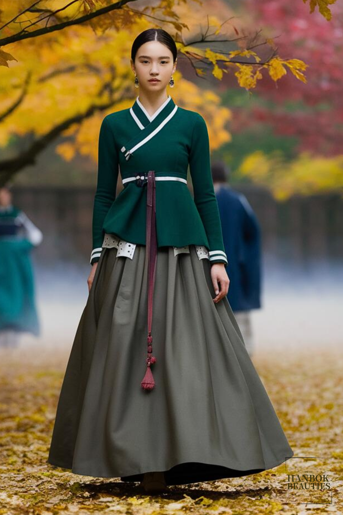 modern-hanbok-design-forest-green-minimalist-pattern-autumn-fashion-contemporary-korean-dress-smart-collar